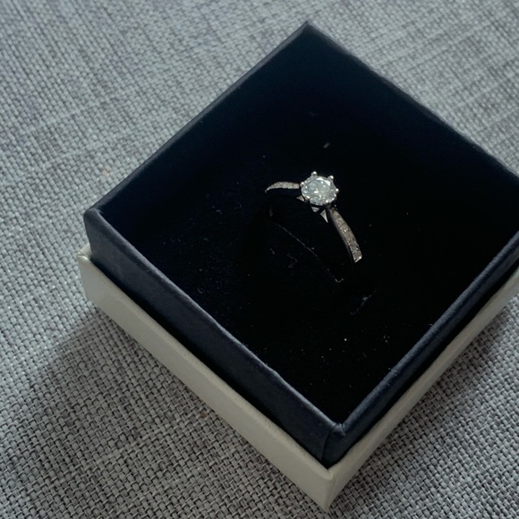 925 Sterling Silver Moissanite Women Ring 💍 - Picture 3 of 8